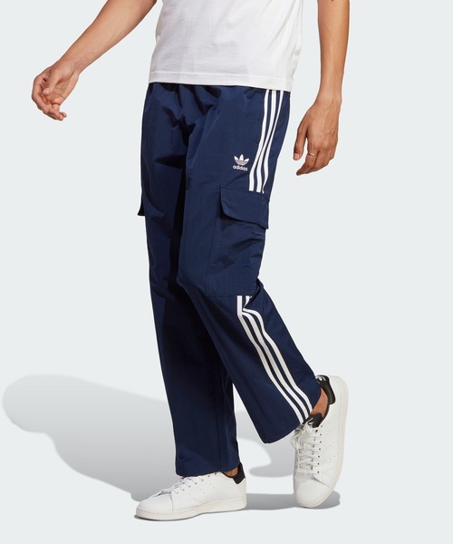 adidas オリジナルス 3ストライプカーゴパンツ adidas（アディダス）の「アディカラー クラシックス 3ストライプ