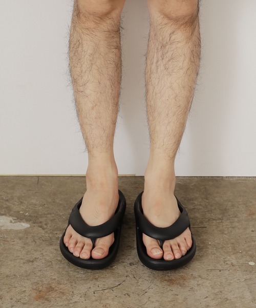 購入直！CROCS（クロックス）mellow.FLIP.SANDALS。黒25㎝ CROCS（クロックス） MELLOW FLIP SANDALS