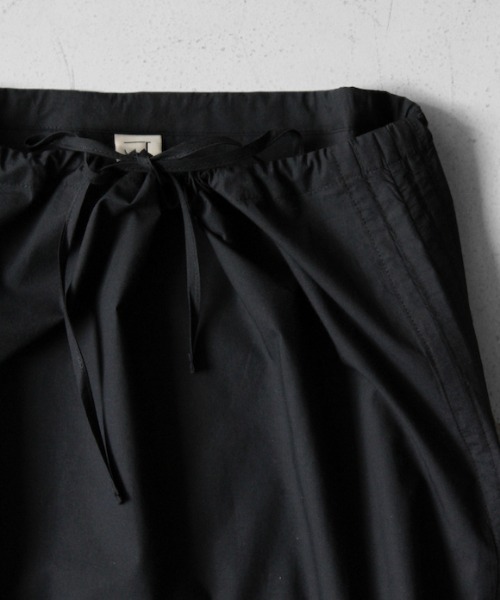BASERANGE | BASERANGE PICTORIAL STRAP SKIRT - Buyee, an