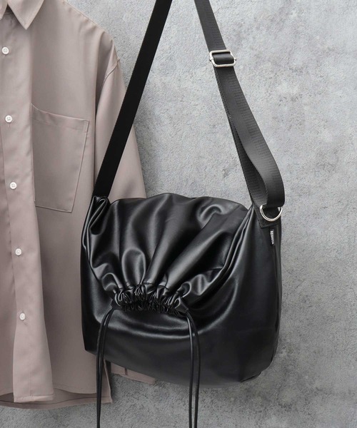 REGISTA | フェイクレザー ドローストリング 巾着 ショルダーバッグ