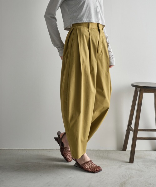 THE YON | ツイルタックコクーンバレルパンツ - Buyee, an