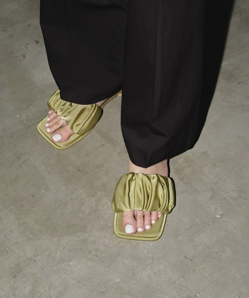 試着のみ★TODAYFUL Gather Volume Sandals 38 TODAYFUL（トゥデイフル）の「【TODAYFUL/トゥデイフル】サテン
