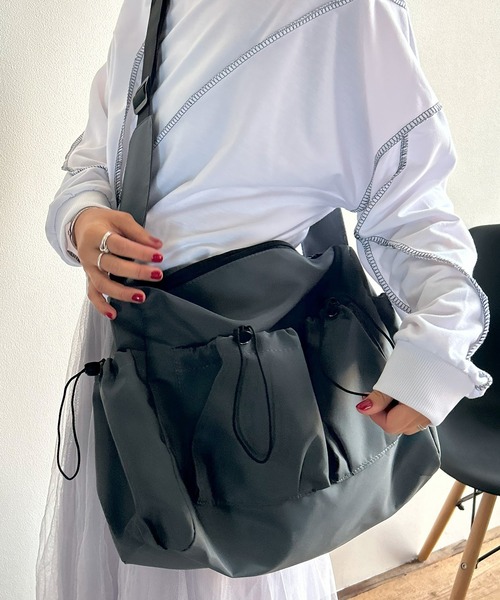 き120 HEADPORTER ウールショルダーバッグ チェック柄 2way がま口3WAYショルダーバッグ 角形24cm／黒地に桜と紅葉が映える