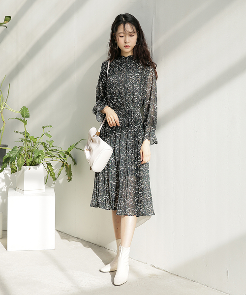 Une Mansion 小花柄プリーツロングフレアワンピース Buyee An Online Proxy Shopping Service Shop At Zozotown Bot Online