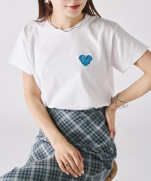 RIBERRY | ハートロゴラメ刺繍コンパクトTシャツ - Buyee, an Online