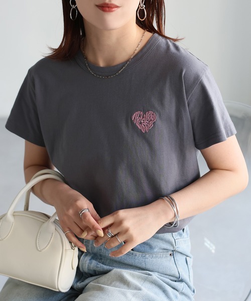 RIBERRY | ハートロゴラメ刺繍コンパクトTシャツ - Buyee, an Online