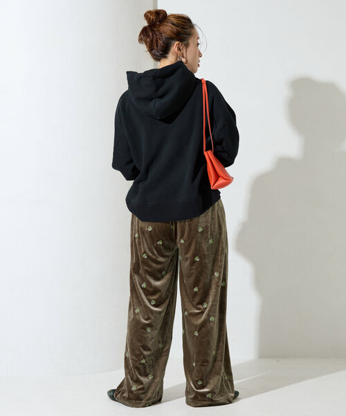 FREAK'S STORE | 限定展開 ベロア 花柄 刺繍 イージーパンツ - Buyee