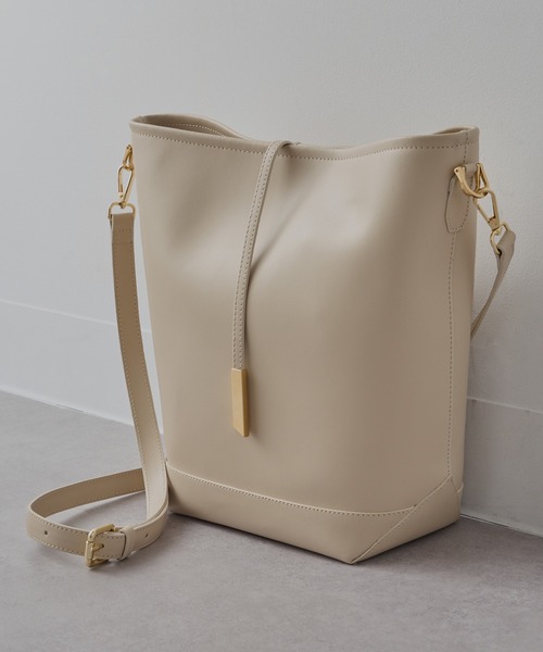 美品❣️INNUE ギャザービッグクラッチ　ブラック　ショルダーバッグ グッズ | BINGOYA