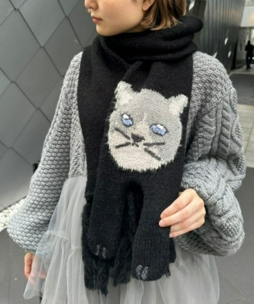 LAZY CAT KNIT
