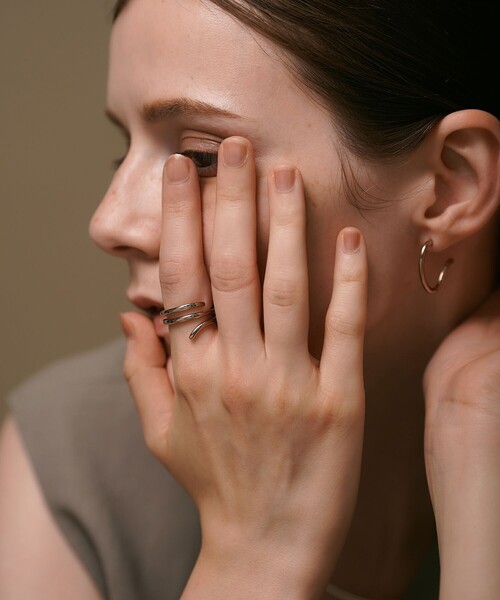 ete bijoux [ドロー] ワンストローク ピアス ブラウン