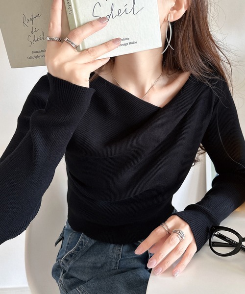 程よい肌魅せで「あざと可愛い」♪ 胸元 ドレープ デザイン きれいめニット（長袖）