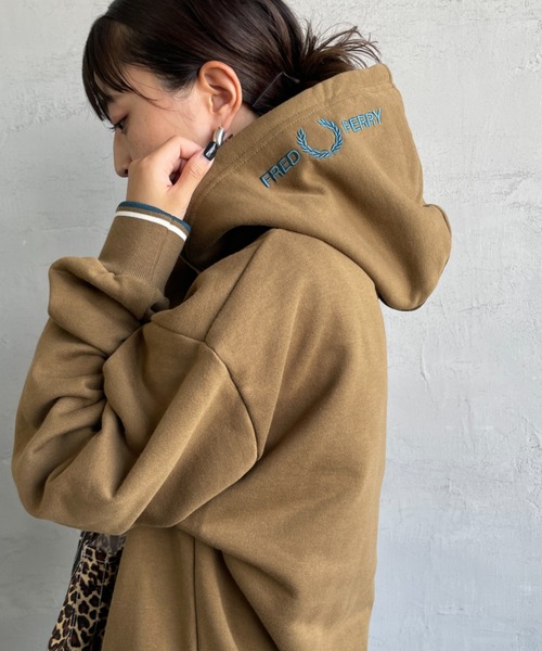 ほぼ未使用品-FRED PERRYフード付きトレーナーワンピース FRED PERRY | [FRED PERRY/フレッドペリー] 別注 フードロゴ刺繍