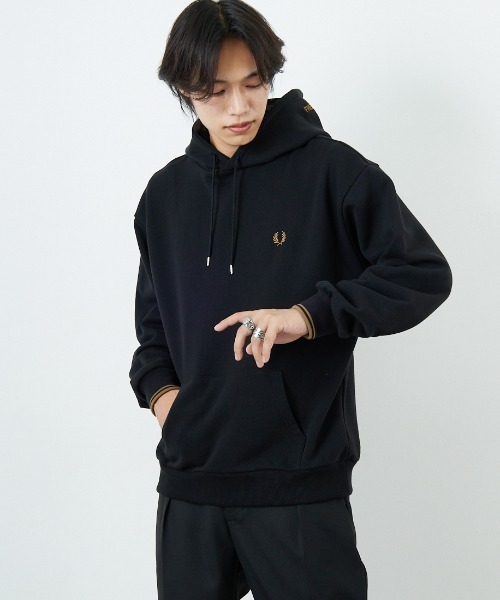 【美品】FRED PERRY別注 フードロゴ刺繍スウェットパーカー FRED PERRY（フレッドペリー） パーカー 別注 フードロゴ刺繍