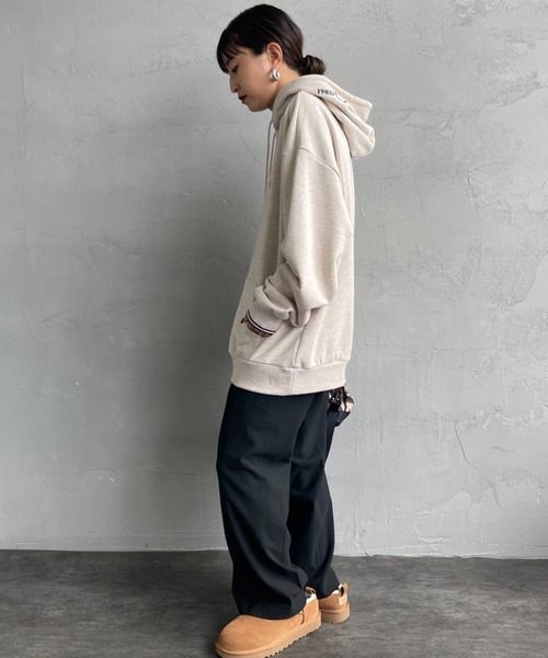 美品　フレッドペリー　パーカー　グレイッシュベージュ　ロゴスウェットパーカー FRED PERRY | [FRED PERRY/フレッドペリー] 別注 フードロゴ刺繍