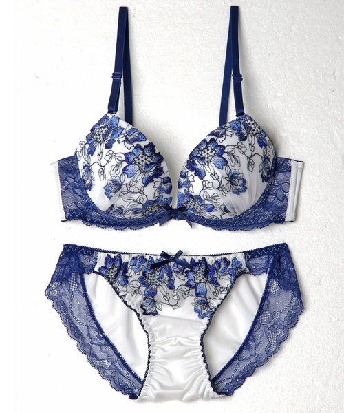 新品　ELIE SAAB × Aubade アンダーワイヤーブラ　ゴールド刺繍 新品 ELIE SAAB × Aubade アンダーワイヤーブラ ゴールド刺繍