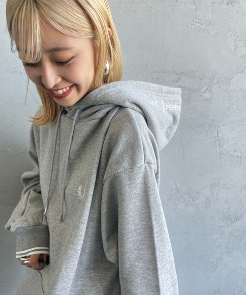 フレッドペリー　フードロゴ刺繍スウェットパーカー FRED PERRY/フレッドペリー] 別注 フードロゴ刺繍スウェット