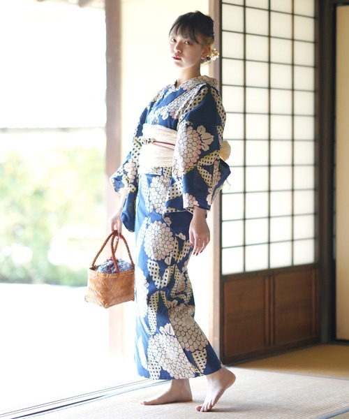 UTATANE | 注染浴衣3点セット 藍色に格子七宝と菊 - Buyee, an Online ...