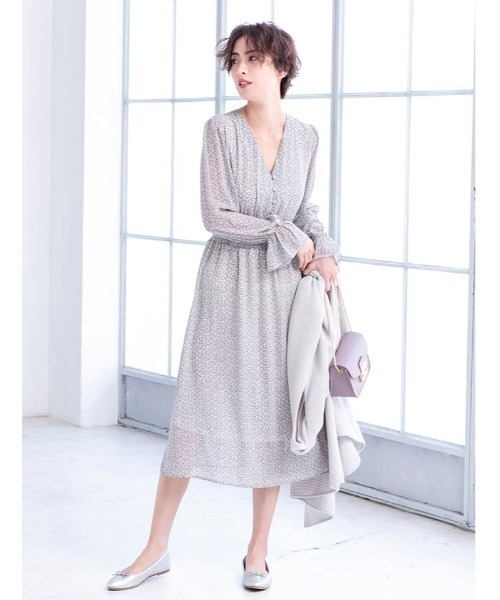 Fifth Vネックウエストギャザーリトルフラワーワンピース Buyee日本代購服務 於zozotown購物 Bot Online