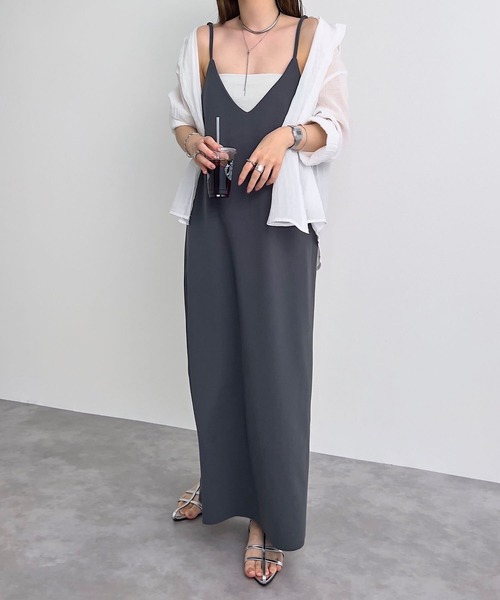 セミオフショルニットカーデ＋プリーツドッキングキャミワンピース