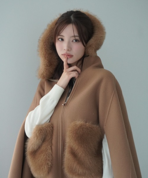 新品タグ付き★eimy ファーポケットスカラップマントコート Mサイズ ファーポケットスカラップマントコート（その他アウター）｜EIMY