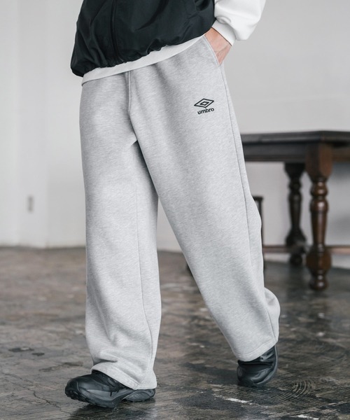 UMBRO | UMBRO 別注コラボ裏起毛ワンポイントロゴ刺繍イージーワイド 