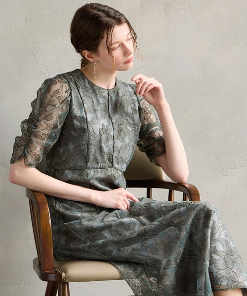 大きいサイズ】エメ ペイズリー柄レース袖付きタイトパーティードレス